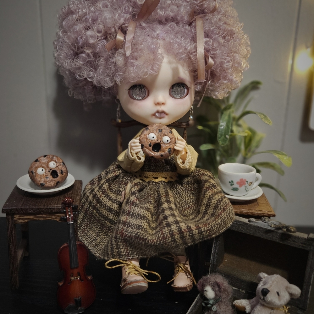 Ooak blythe doll (little vampire)